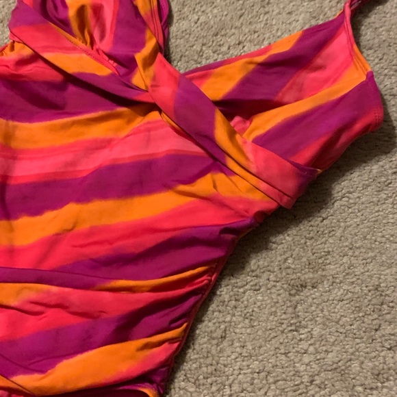 SOLD*** Ralph Lauren Painted Stripe Underwire Tummy-Control Swimsuit - Picture 8 of 10